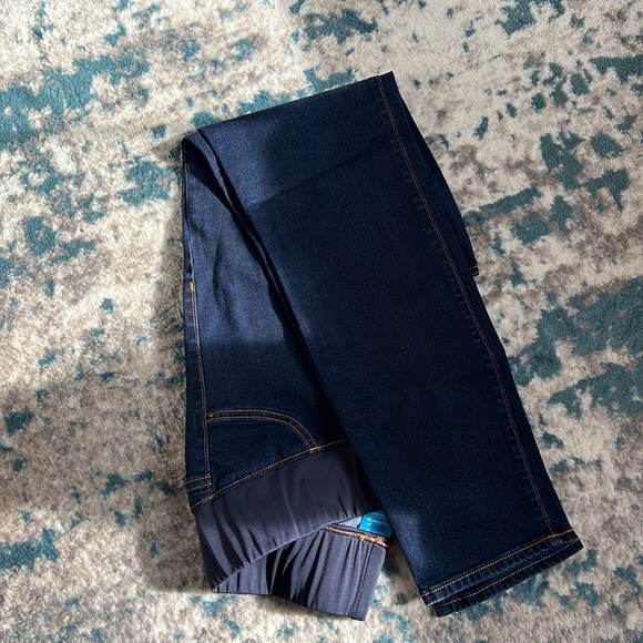 Old Navy Skinny Maternity Jeans - Picture 3 of 4